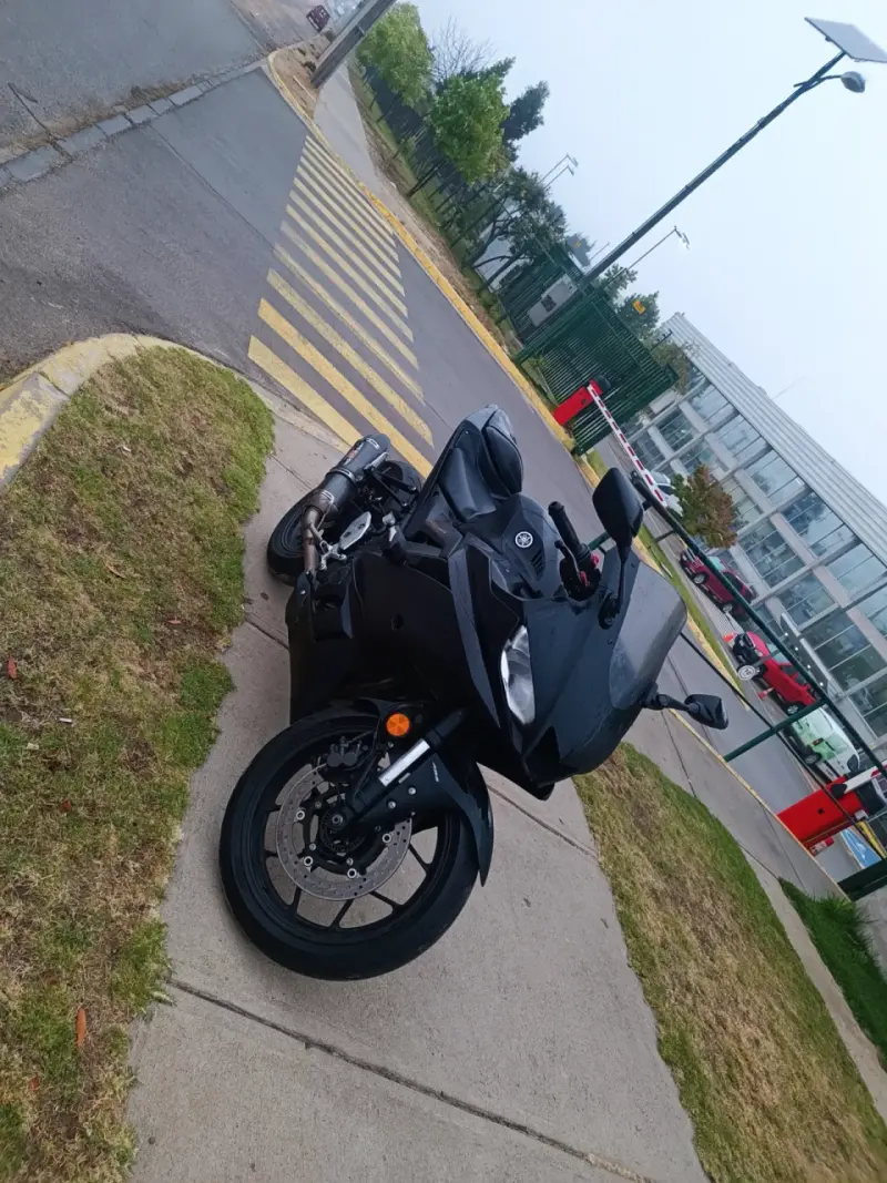 Moto Yamaha R3a 2022 - 1
