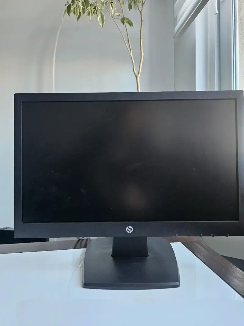 Monitor HP V194 18.5" LCD casi nuevo - 2