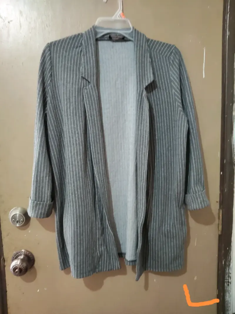 Blazer gris a rayas para mujer