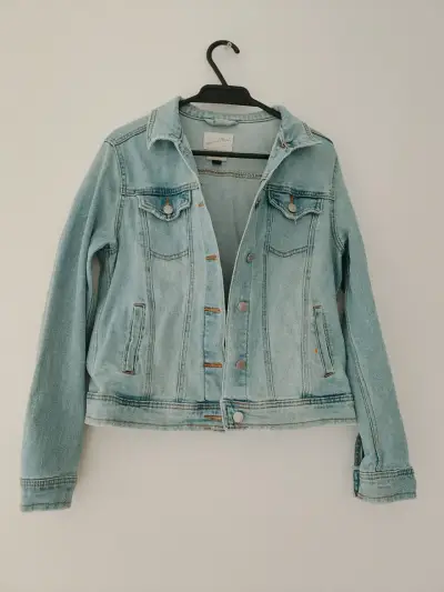 Chaqueta de mezclilla azul claro para mujer - miniatura 1