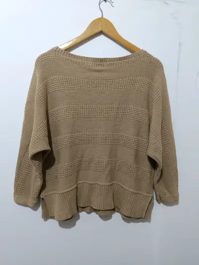 Suéter beige de punto para mujer - miniatura 3