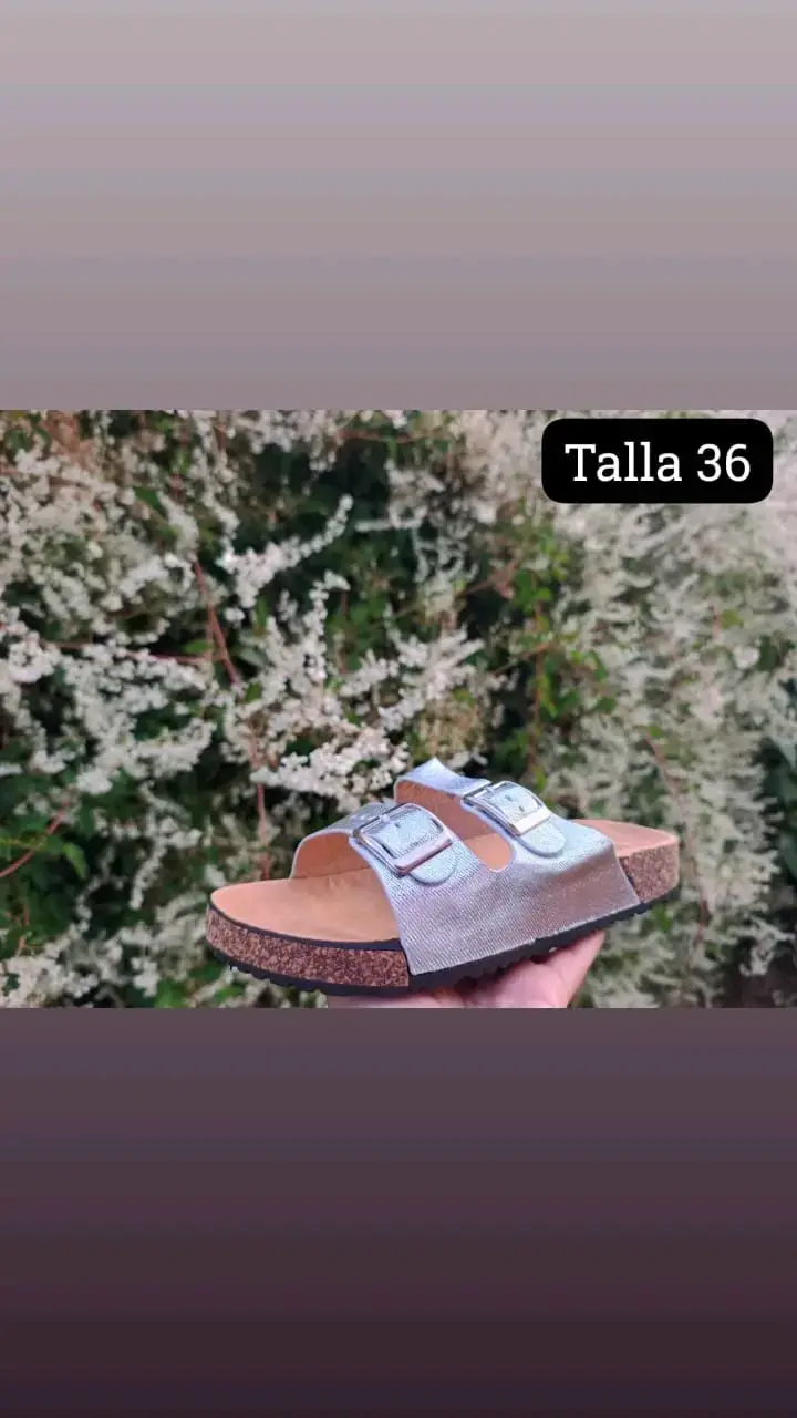 Sandalias plateadas con hebillas talla 36