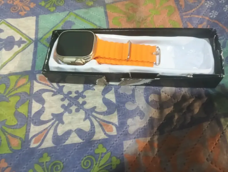 Smartwatch con correa naranja vibrante - 1