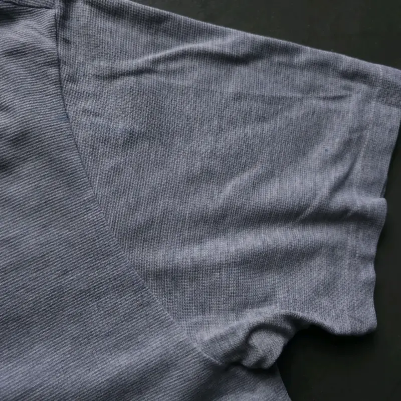 Polera Lacoste gris para hombre - 5