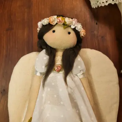 Muñeca de tela ángel con vestido blanco - miniatura 1