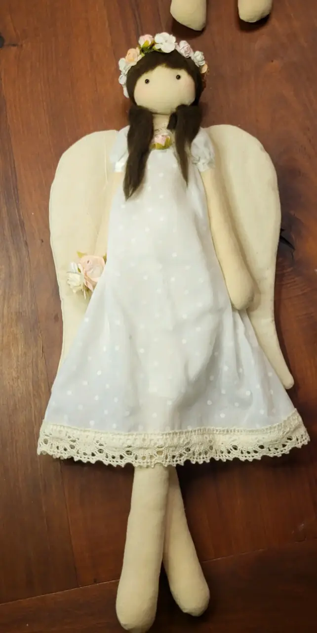Muñeca de tela ángel con vestido blanco - 3