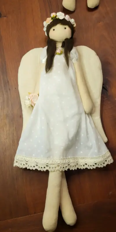 Muñeca de tela ángel con vestido blanco - miniatura 3