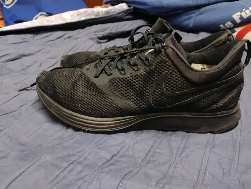Zapatillas deportivas negras Nike usadas - 1