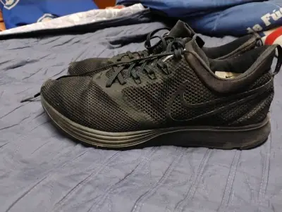 Zapatillas deportivas negras Nike usadas - miniatura 1