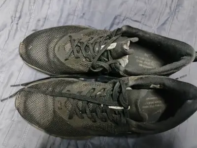 Zapatillas deportivas negras Nike usadas - miniatura 2