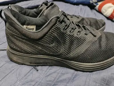 Zapatillas deportivas negras Nike usadas - miniatura 4