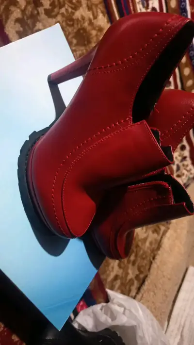 Botines rojos de tacón alto elegantes - miniatura 1