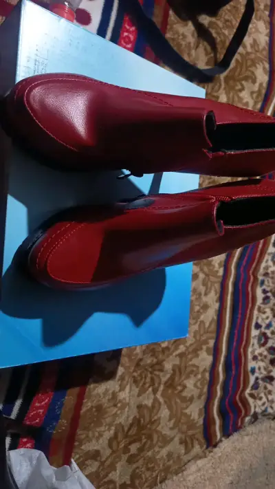 Botines rojos de tacón alto elegantes - miniatura 3