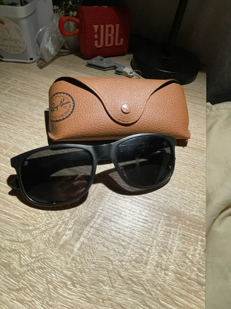 Gafas de sol Ray-Ban negras con estuche - 1