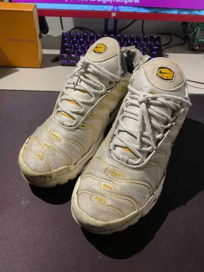 Zapatillas deportivas Nike Air blancas usadas - miniatura 1