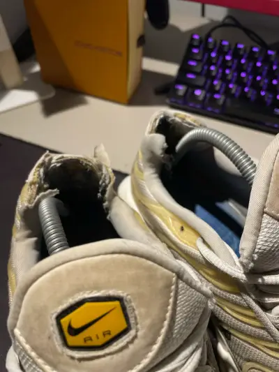 Zapatillas deportivas Nike Air blancas usadas - miniatura 3