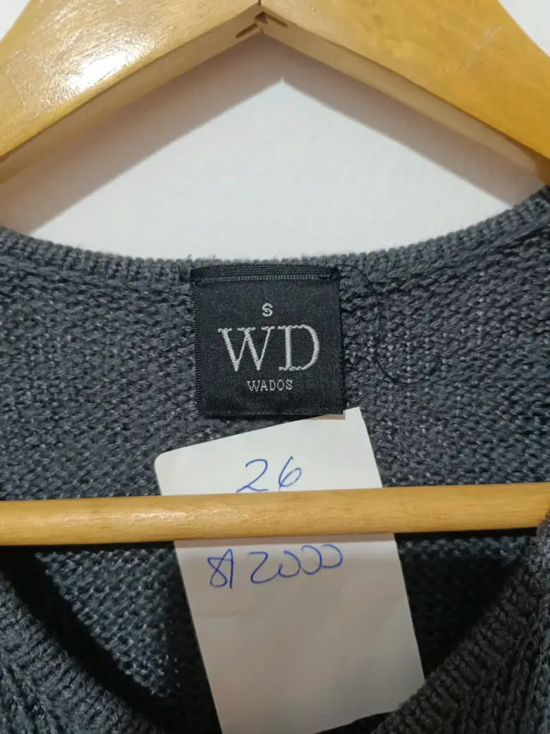 Suéter gris con tachuelas WD - 2