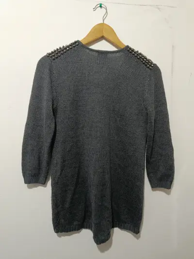 Suéter gris con tachuelas WD - miniatura 3
