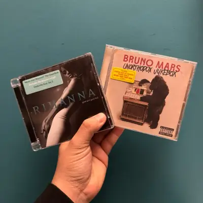 CDs de Rihanna y Bruno Mars - miniatura 1