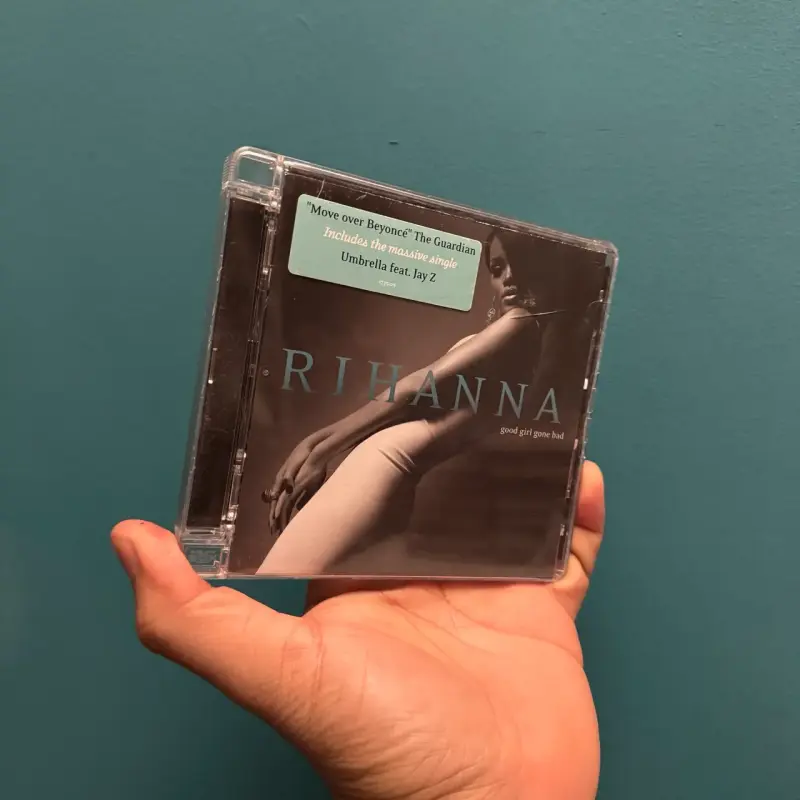 CDs de Rihanna y Bruno Mars - 2