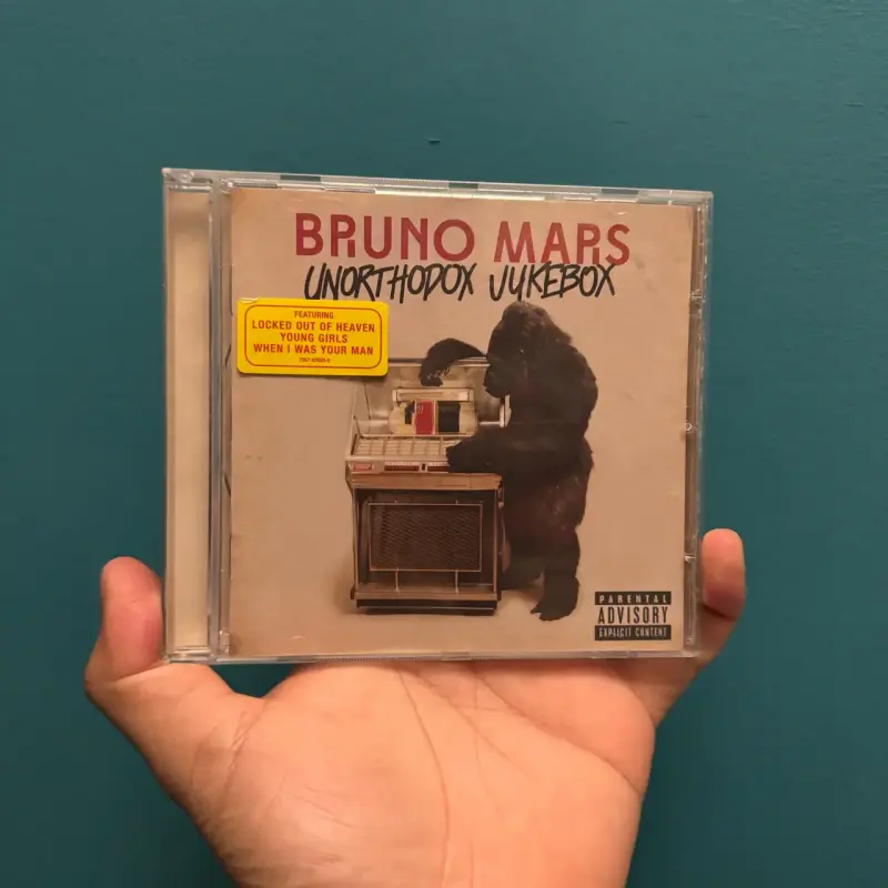 CDs de Rihanna y Bruno Mars - 3