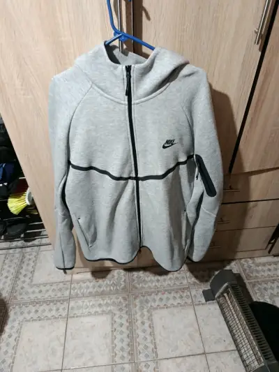 Polerón y pantaon Nike tech gris con capucha - miniatura 1