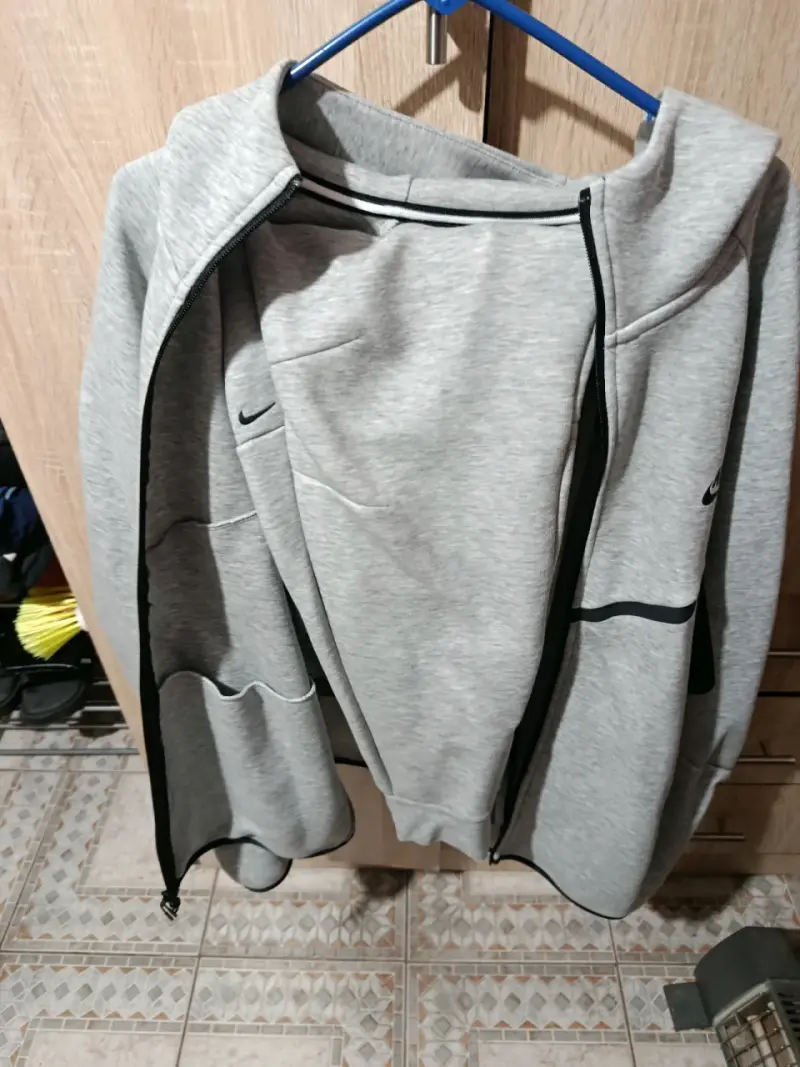 Polerón y pantaon Nike tech gris con capucha - 2