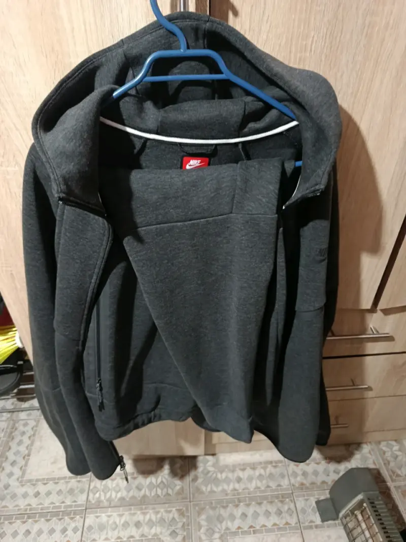 Polerón y pantalon Nike tech gris oscuro - 1