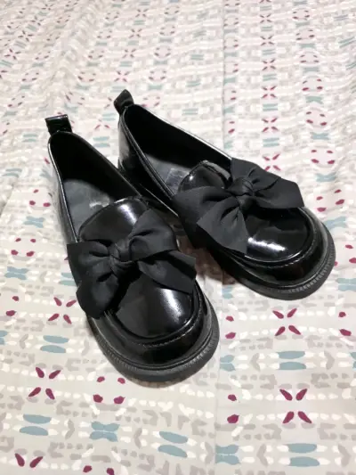 Zapatos negros con lazo para mujer - miniatura 1