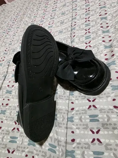 Zapatos negros con lazo para mujer - miniatura 2