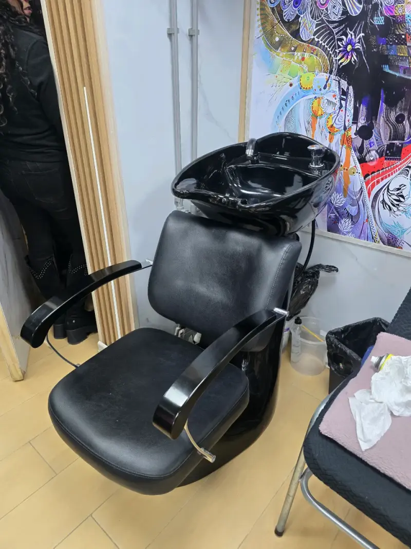 Lavacabezas de peluquería negro con silla - 1