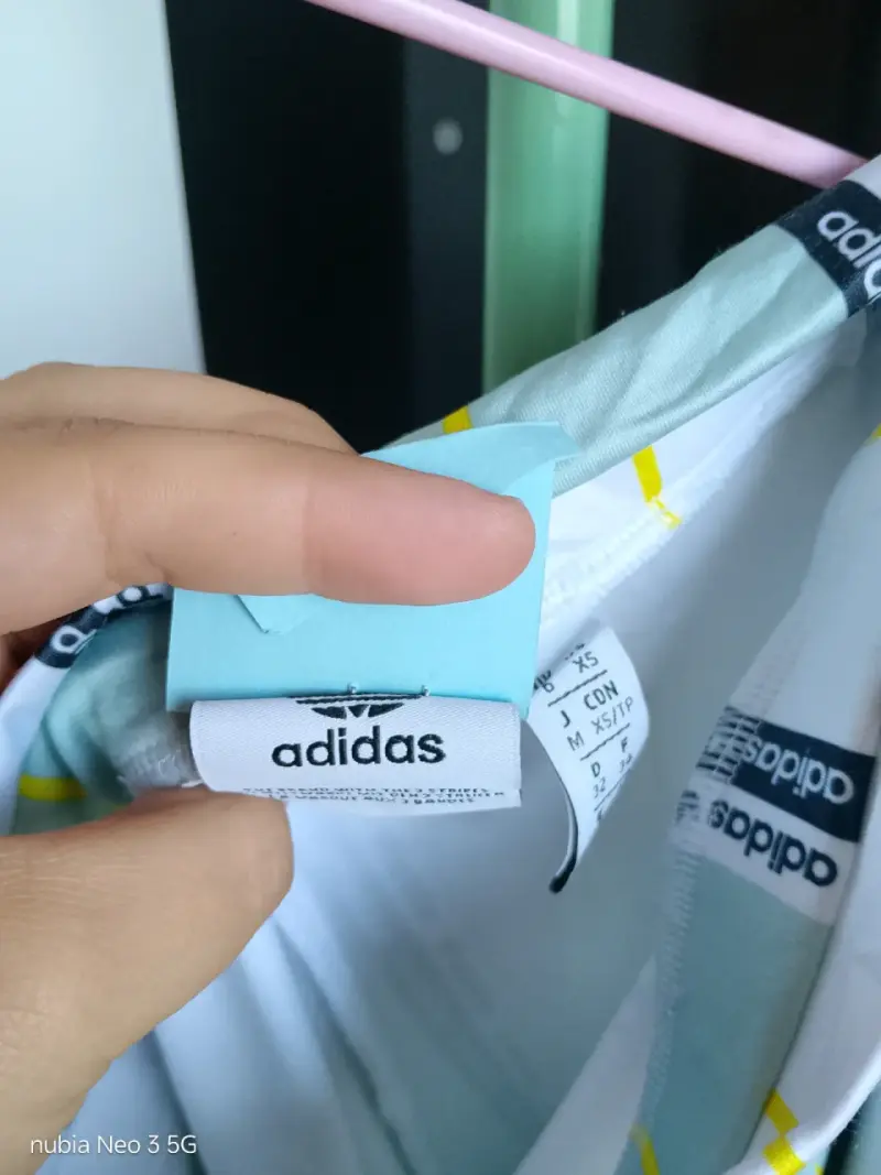 Shorts deportivos Adidas rayados - 2