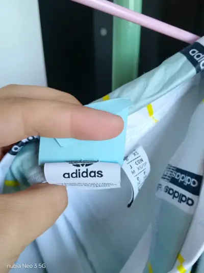 Shorts deportivos Adidas rayados - miniatura 2