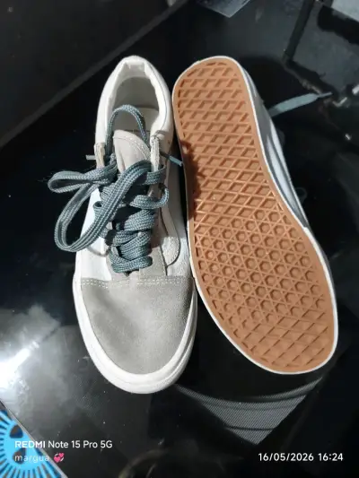 Zapatillas urbanas gris con suela de goma - miniatura 1