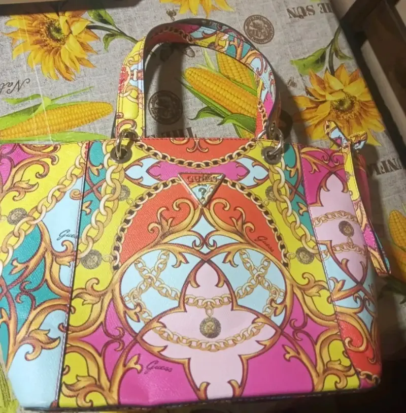 Cartera Guess estampada colorida - 2