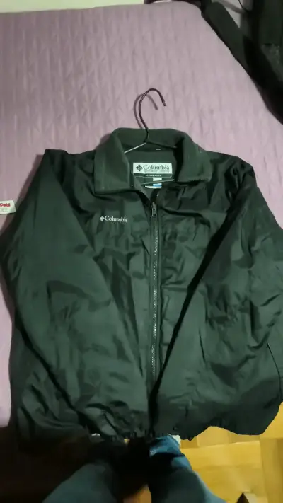 Chaqueta Columbia negra impermeable - miniatura 1