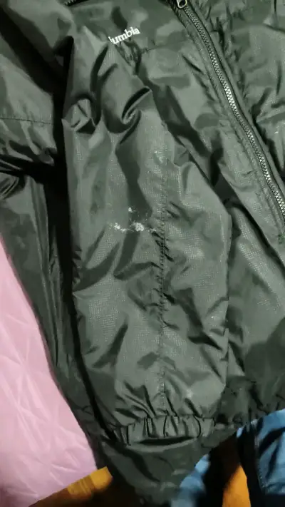 Chaqueta Columbia negra impermeable - miniatura 3