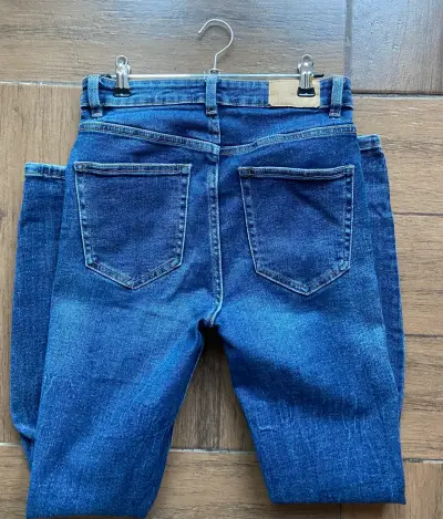 Jeans azul oscuro de tiro alto para mujer - miniatura 2