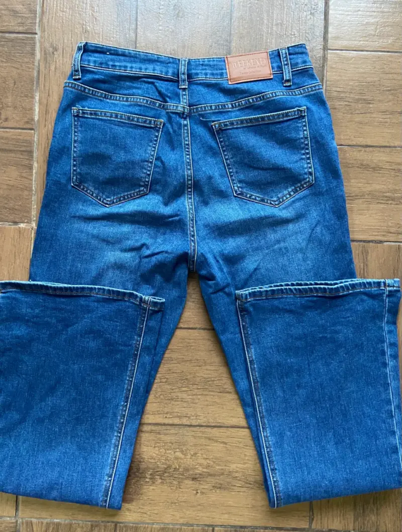Jeans acampanados azul denim para mujer - 2