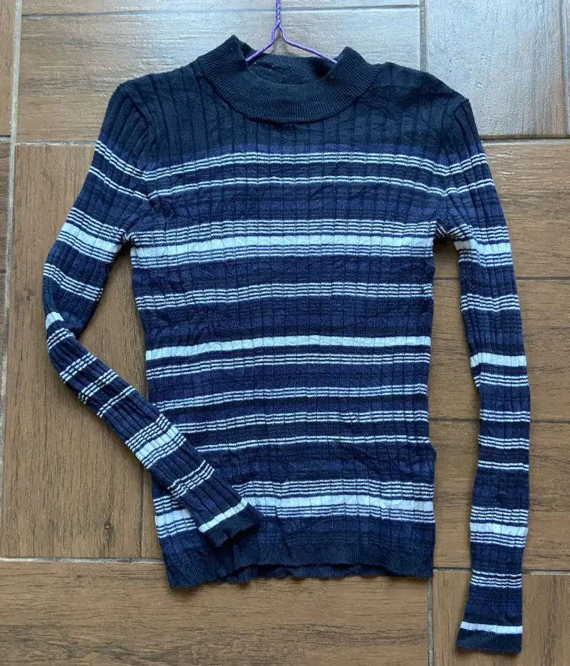 Suéter de rayas azul y blanco para mujer