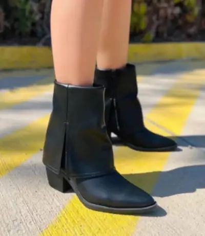 Botines negros de cuero estilo vaquero - miniatura 1