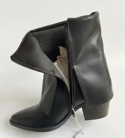 Botines negros de cuero estilo vaquero - miniatura 2