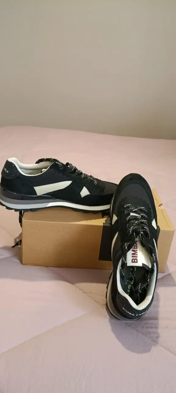 Zapatillas negras Bimba y Lola nuevas. - 1