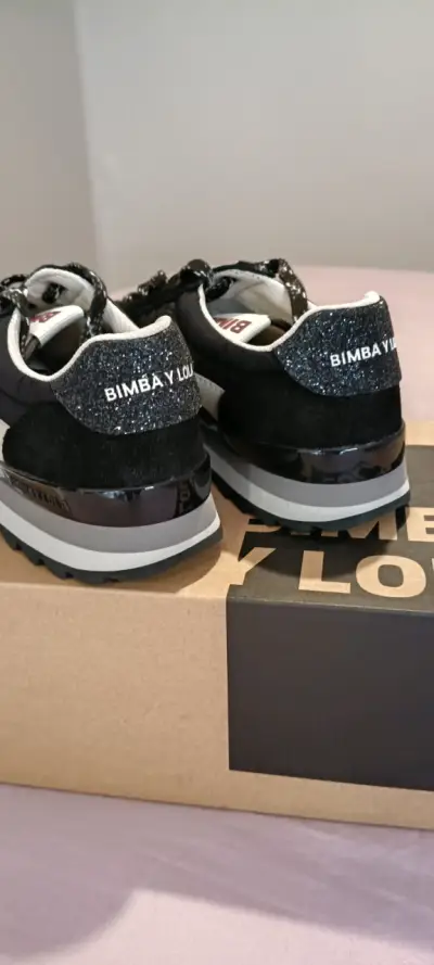 Zapatillas negras Bimba y Lola nuevas. - miniatura 2