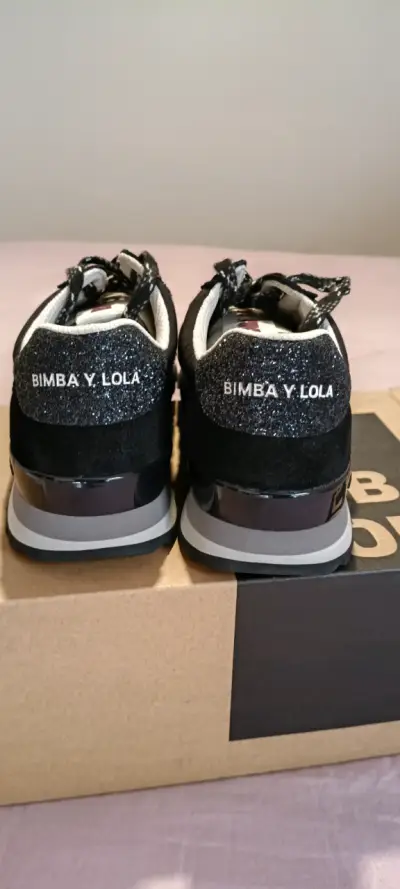 Zapatillas negras Bimba y Lola nuevas. - miniatura 3