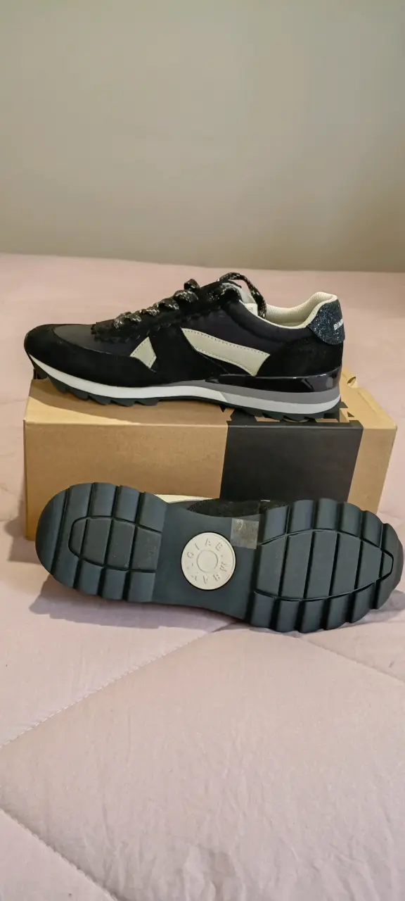 Zapatillas negras Bimba y Lola nuevas. - 4