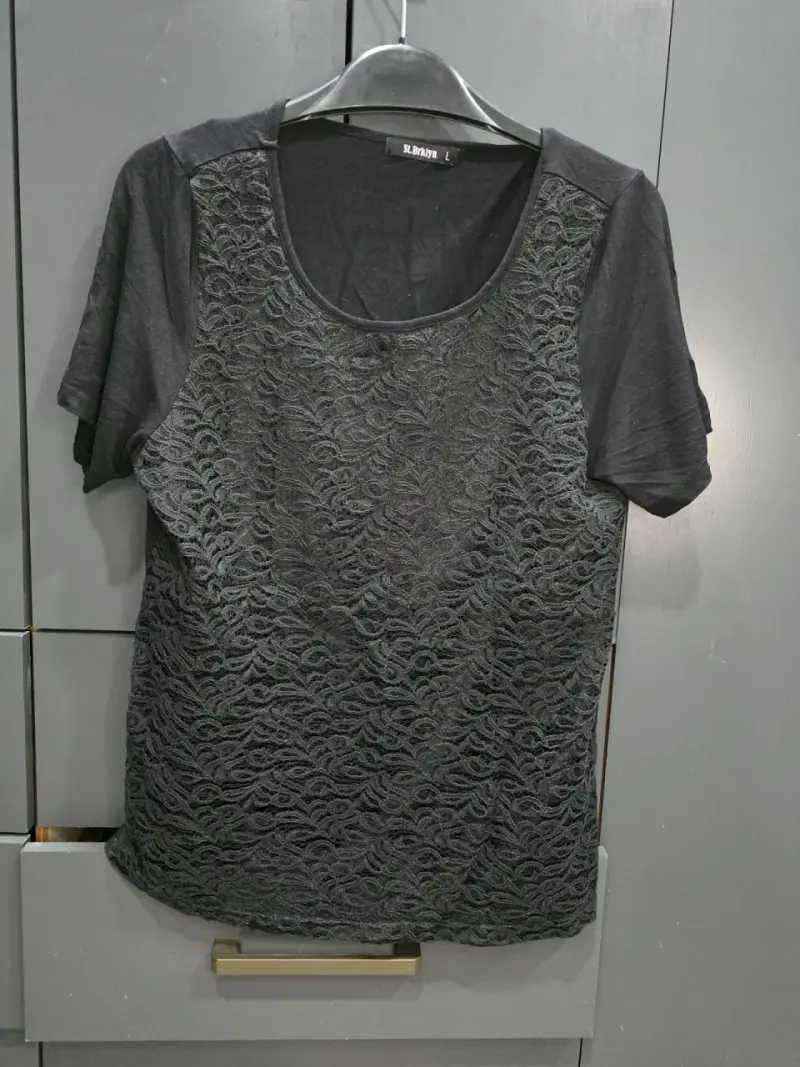 Polera negra con encaje St. Bklyn - 1