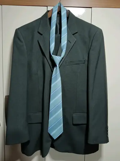 Terno completo+corbata, de regalo excelente estado - miniatura 1