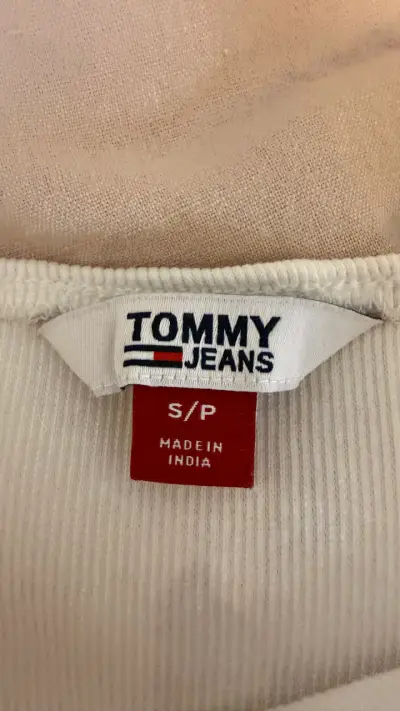Polera blanca hombros descubiertos Tommy Hilfiger - miniatura 3