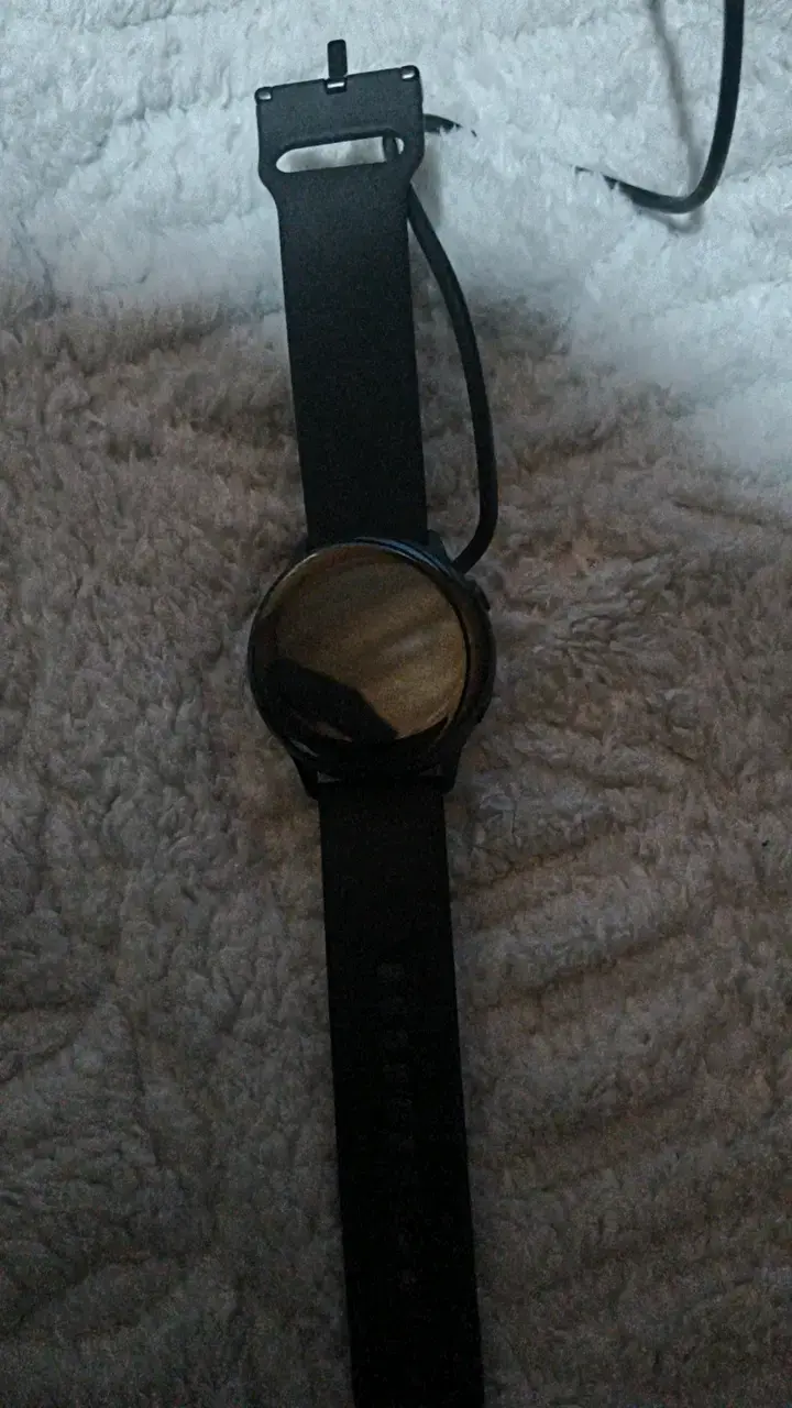 Smartwatch negro con correa ajustable - 1